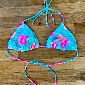 Cute tropical bikini top!